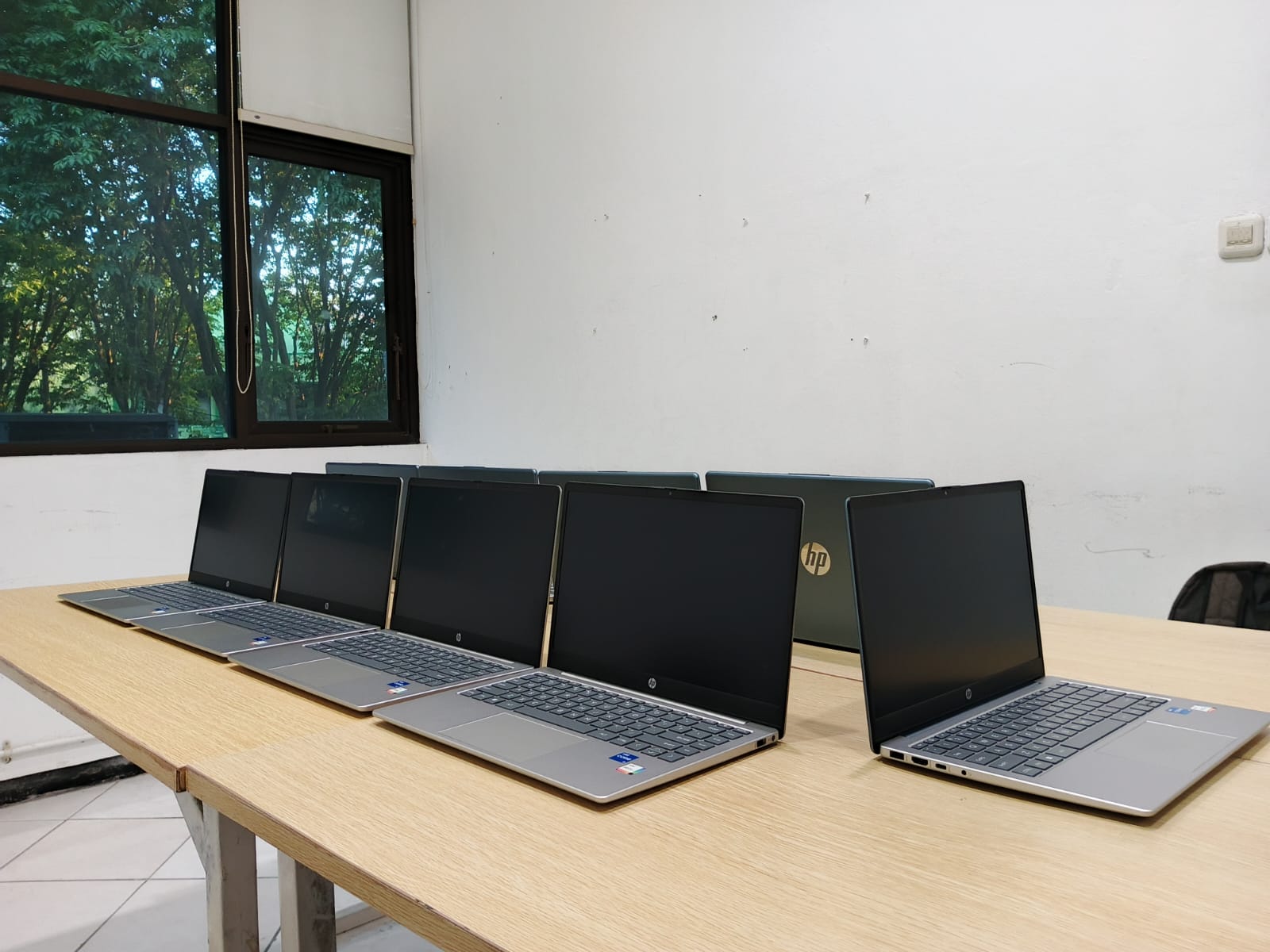 Pilihan laptop berbagai merek untuk disewa secara tahunan
