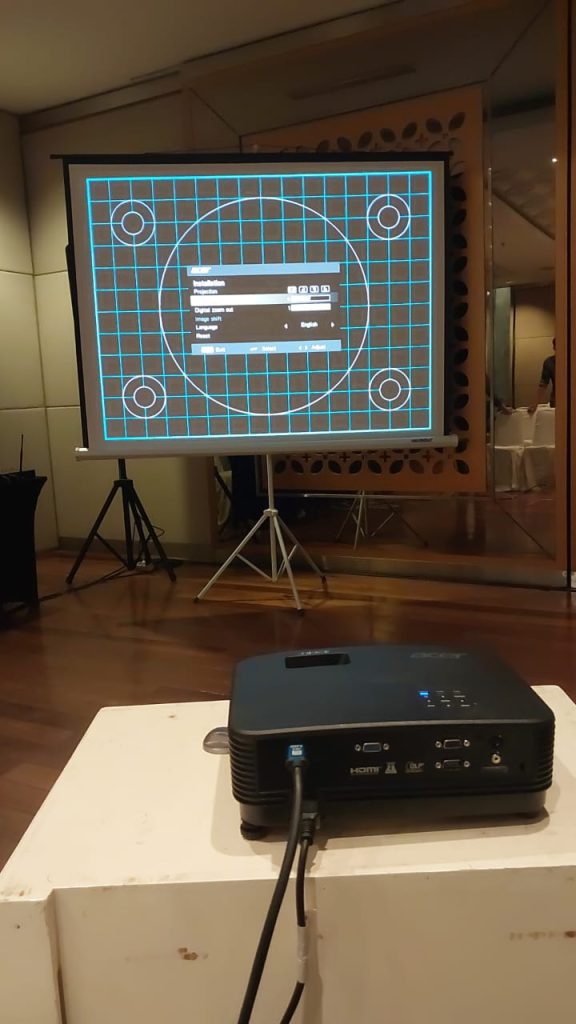 Sewa Proyektor di Surabaya banyak varian